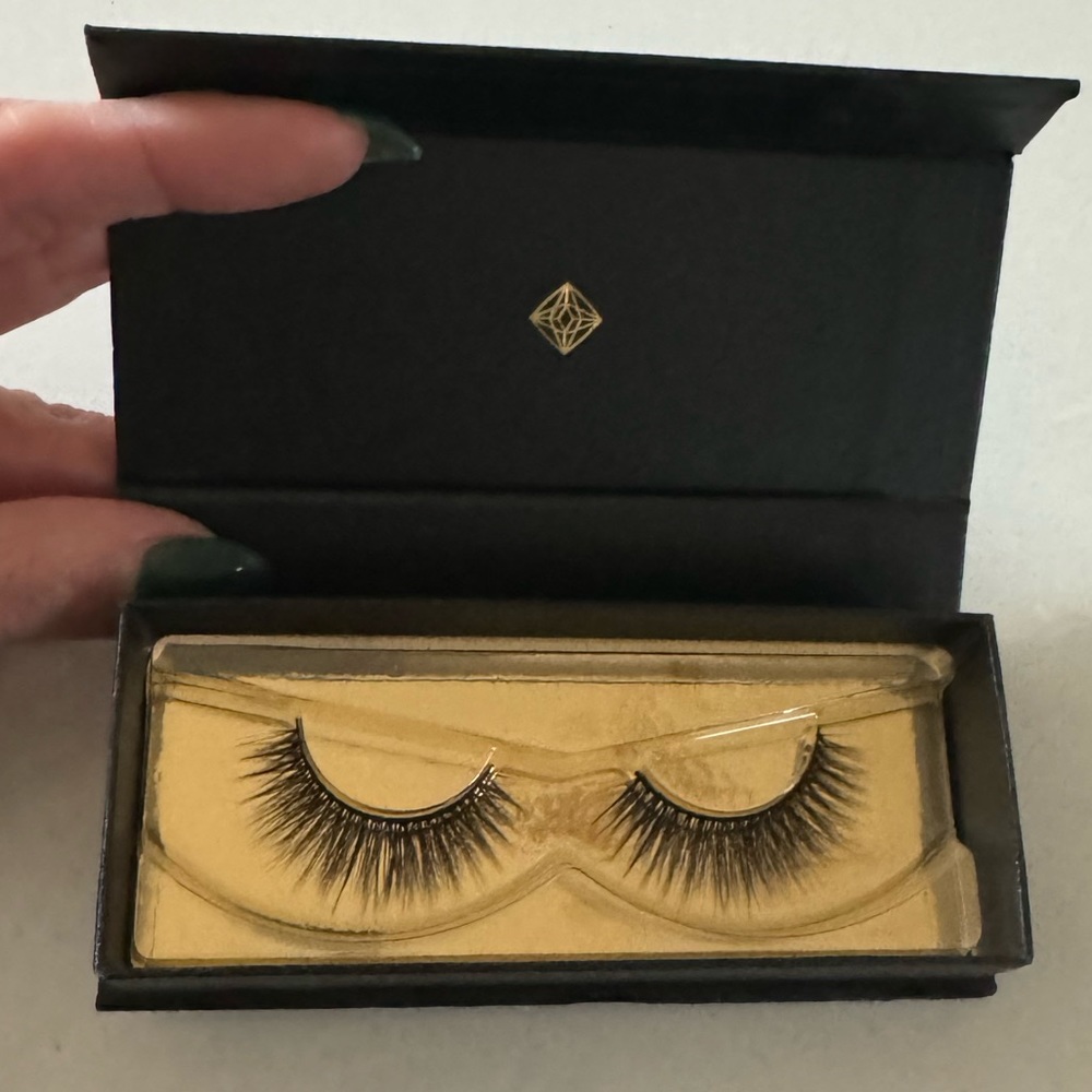 NEW IN BOX Lashar visionary Lashes style VL 002